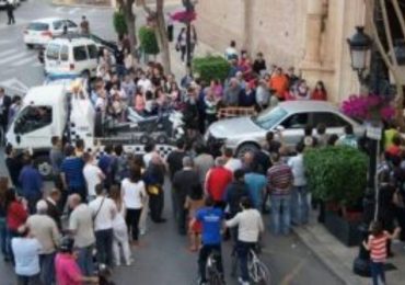 Carro invade igreja e motorista alega que o veículo “estava perseguindo um demônio”