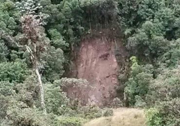 'Rosto' de Jesus aparece em barranco na Colômbia e local vira destino de peregrinação