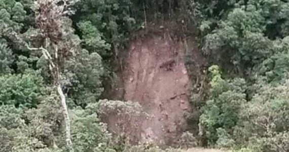 'Rosto' de Jesus aparece em barranco na Colômbia e local vira destino de peregrinação