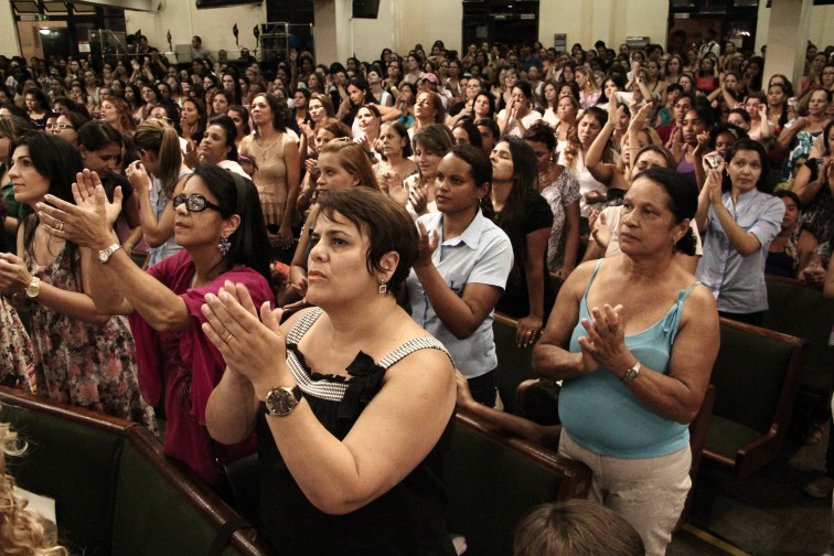 Fiéis participam de culto na Igreja Batista da Lagoinha