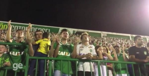 oracao-torcedores-chapecoense