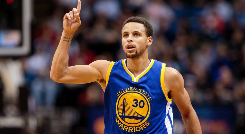 Stephen Curry rejeita rótulos da mídia nos EUA e segue exaltando seu 'Senhor e Salvador Jesus Cristo'