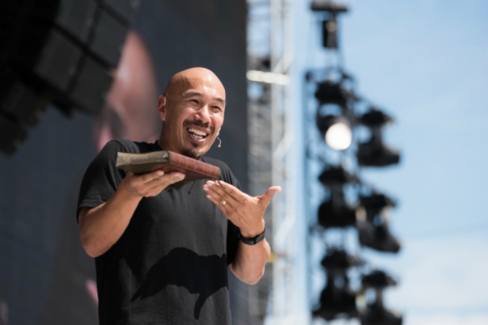 pastor francis chan - awaken the dawn - pregar o evangelho (2)