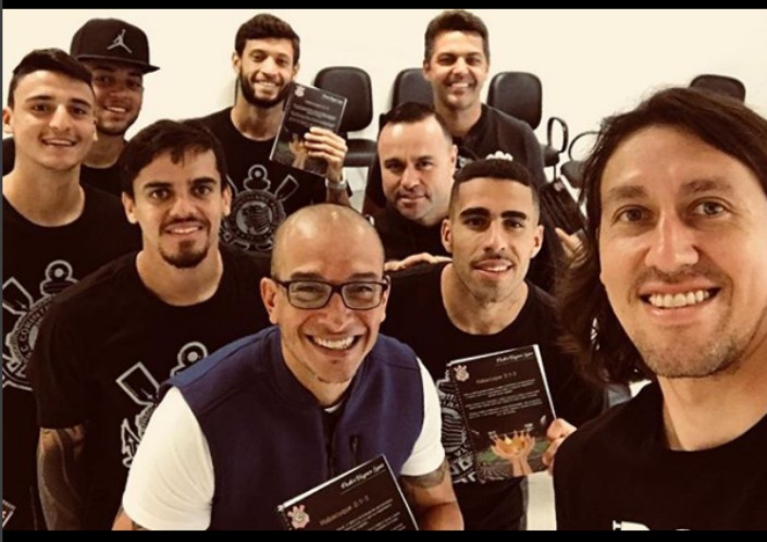 Ex-jogador, pastor superou vício em drogas e hoje evangeliza atletas do Corinthians