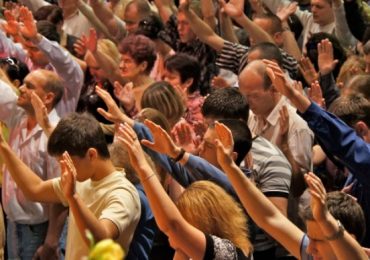 igreja igrejsa culto mulher nua brasileiros pesquisa quarentena