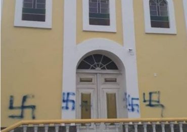 Suásticas em igreja foram pichadas por opositores de Bolsonaro, diz Polícia