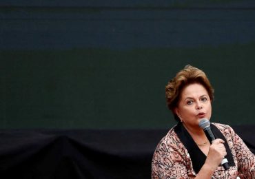 Dilma diz que para atrapalhar Bolsonaro está disposta a fazer "aliança com o diabo"