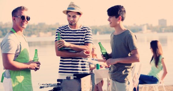 Pesquisa: cristãos sabem que a Bíblia permite beber, mas preferem se abster do álcool