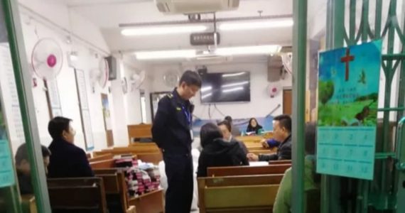 Polícia invade culto e prende pastor e mais 50 fiéis em igreja na China