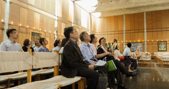 A perseguição religiosa aos cristãos que vivem na China vai além da acusação de "atividade ilegal", como ocorreu recentemente após a invasão de uma igreja cristã no dia 1° de dezembro, segundo informações noticiadas pelo Gospel Mais alguns dias atrás. Autoridades do Partido Comunista da China quem não só impedir a reunião dos cristãos fiéis a Jesus Cristo, como também impedir a leitura da Bíblia Sagrada, segundo informações da agência internacional de vigilância religiosa ‘Bitter Winter’.