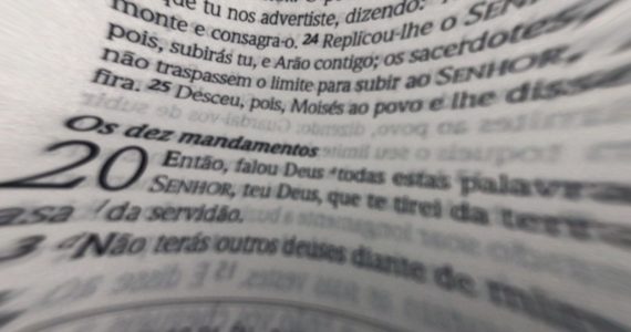 China aumenta perseguição a cristãos e transforma lei de Moisés em nove mandamentos - dez mandamentos
