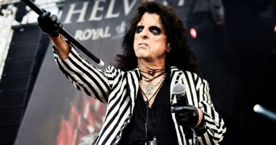 Alice Cooper usa seu testemunho