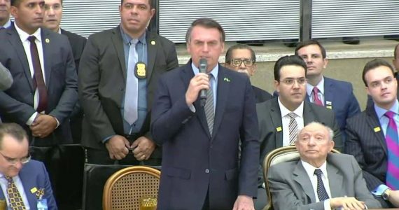 Bolsonaro questiona se não está na hora de ter um ministro do STF evangélico