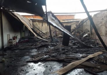 Incêndio causou desabamento do teto