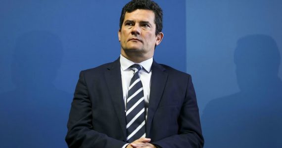 ministro Sérgio Moro no centro de polêmica após vazamento de mensagens de seu celular