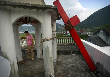 Partido comunista da China quer fechar igrejas cristãs