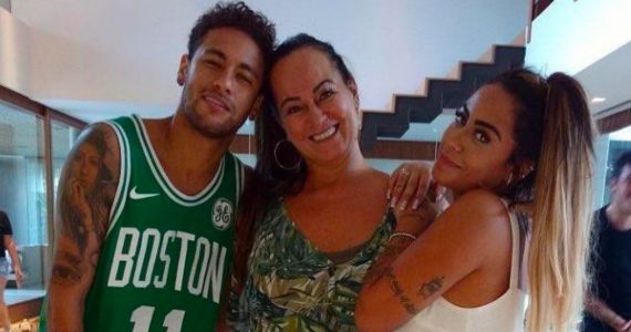 Mãe de Neymar aconselhou o filho a voltar a Jesus