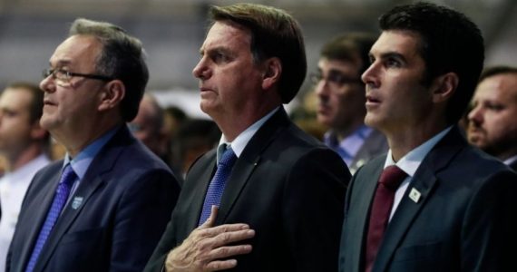 Bolsonaro ao lado do pastor Samuel Câmara em culto pelos 108 anos da Assembleia