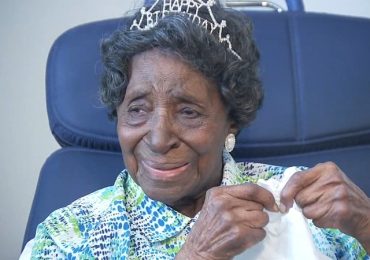 Mulher idosa de 110 anos testemunha a sua fé em Deus