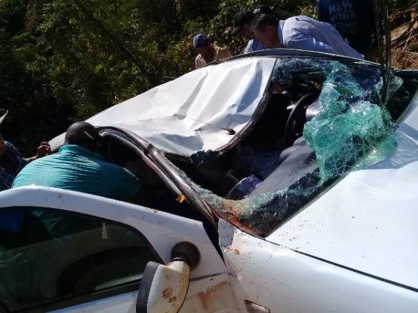 carro com evangélicos caiu em rio