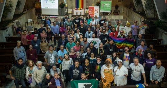 Religiosos e LGBT em evento de crítica a evangélicos