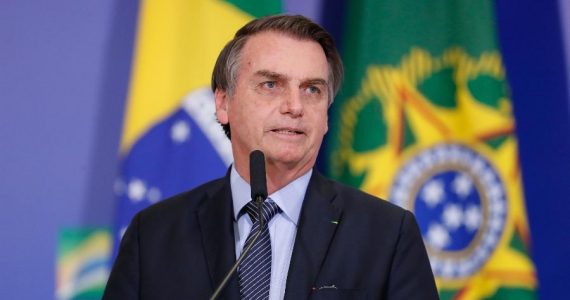 Bolsonaro sanciona lei que pune com prisão o incentivo ao suicídio