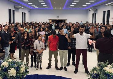 Homem com extensa ficha criminal se entrega a Jesus em culto e é assassinado logo depois