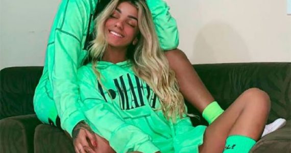 Apologia à maconha / Foto da funkeira Ludmilla lendo a Bíblia gera bate-boca sobre pecado da homossexualidade