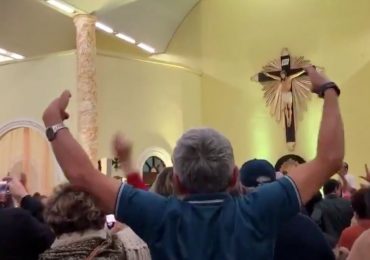 Petistas invadem igreja pedindo 'Lula Livre' e militância espalha mentira