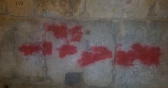 Muro das Lamentações vandalizado com pichação antissemita em árabe