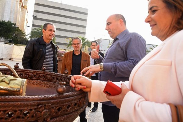 Malafaia esquece críticas ao Templo de Salomão e faz visita à sede da Igreja Universal