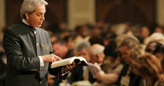 Sobrinho de Benny Hinn diz como refutar pregadores da teologia da prosperidade iguais a seu tio