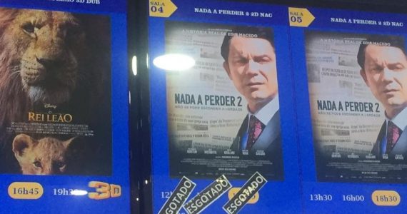 Nada a Perder 2: obreiros da Igreja Universal distribuem ingressos na porta do cinema, diz portal