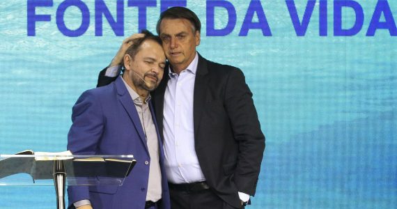 Em mais um culto, Bolsonaro se emociona e declara que não trabalha pensando em 2022