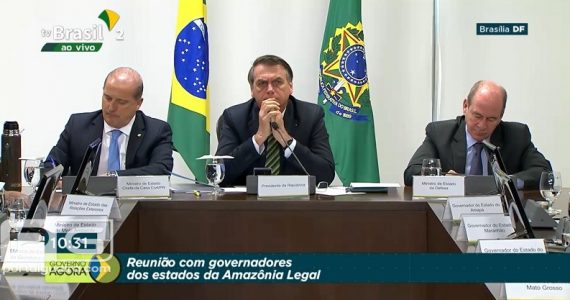 Bolsonaro diz que Macron deve “pensar 2 ou 3 vezes” antes de se intrometer na Amazônia