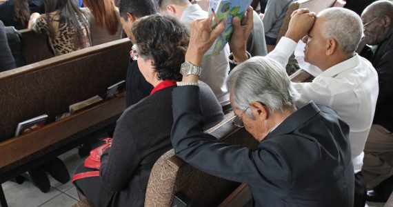 Idosos como missionários na igrej