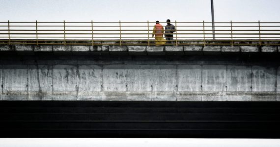 Pastor impede suicídio de uma mulher em ponte