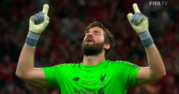 "Honrei a Deus no pouco, e Ele me honrou no muito”, diz Alisson ao ser eleito melhor goleiro do mundo