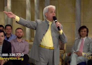 Benny Hinn declara que abandonou a teologia da prosperidade: “Espírito Santo está farto disso"