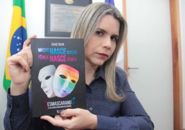 Deputada ligada à Assembleia de Deus responde Felipe Neto e distribui 10 mil livros contra ideologia de gênero