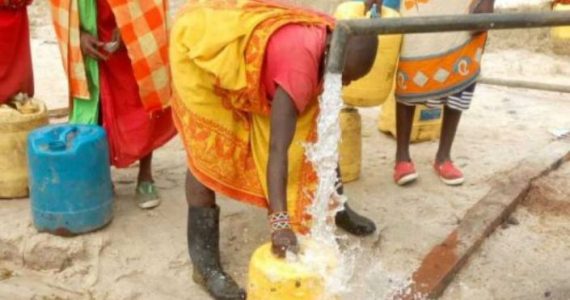 Entidade missionária cava poço artesiano no Quênia para amenizar sofrimento pela seca