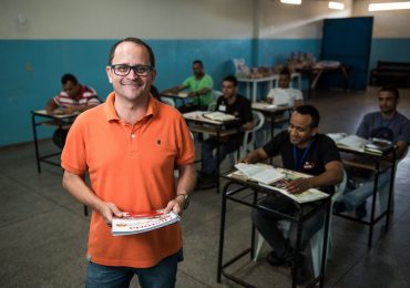 Professor usa a Bíblia para dar aulas de história