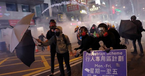 Manifestantes em Hong Kong recebem o apoio de igrejas