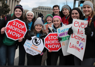 Cristãos fazem 40 dias de oração e jejum e salvam 300 bebês do aborto