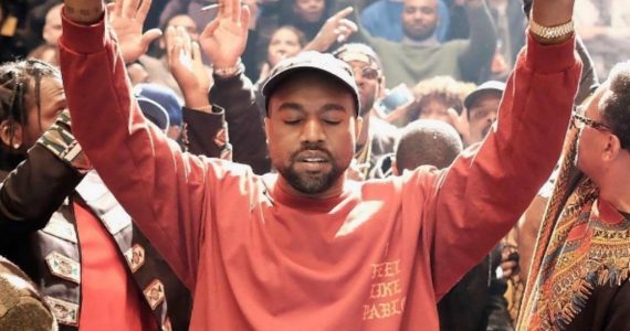 Kanye West diz ao público que é um “convertido recente” que vai “espalhar o Evangelho"