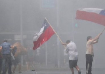 Igrejas pedem calma no Chile e estudantes cristãos anunciam o Evangelho em meio a protestos