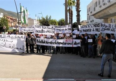 Cristãos se unem para protestar contra o fechamento de igrejas na Argélia