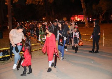 Igreja evangeliza em festa de Halloween e alcança centenas de pessoas