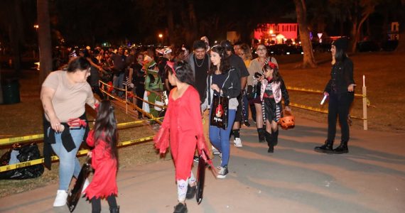 Igreja evangeliza em festa de Halloween e alcança centenas de pessoas