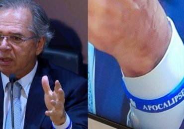 Paulo Guedes usa pulseira com versículo